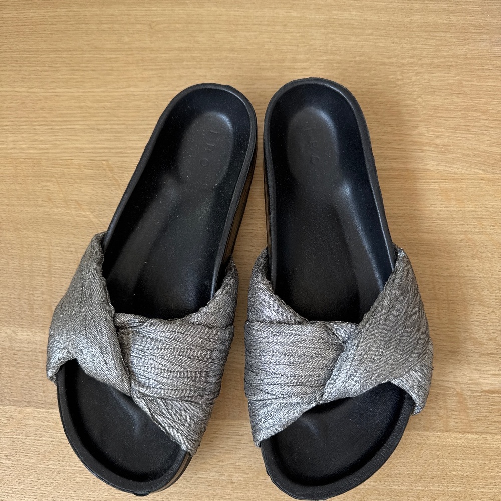 Iro sandal